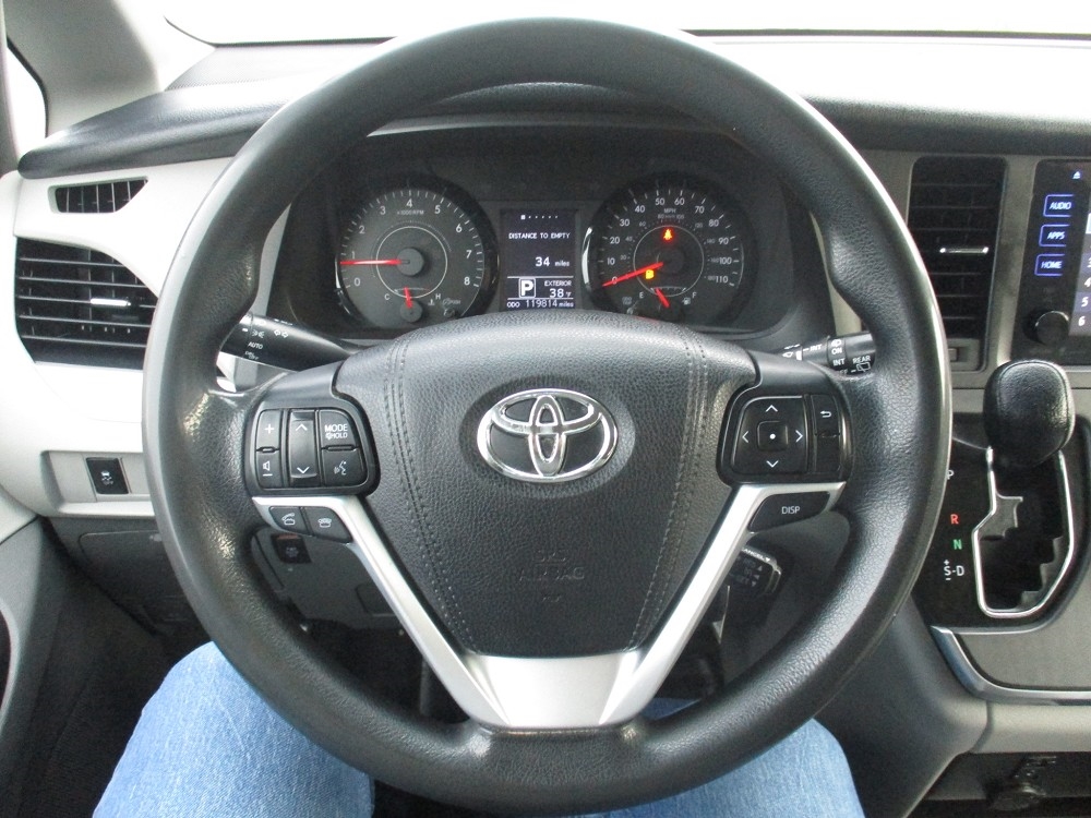 Toyota Sienna LE AWD 7-Passenger (Natl) 2017