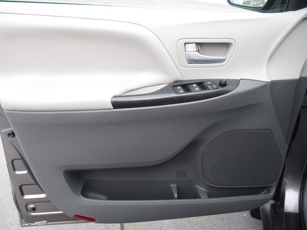 Toyota Sienna LE AWD 7-Passenger (Natl) 2017