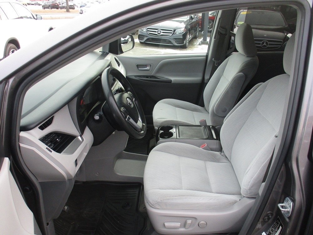 Toyota Sienna LE AWD 7-Passenger (Natl) 2017