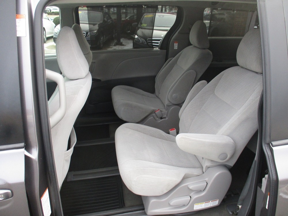 Toyota Sienna LE AWD 7-Passenger (Natl) 2017