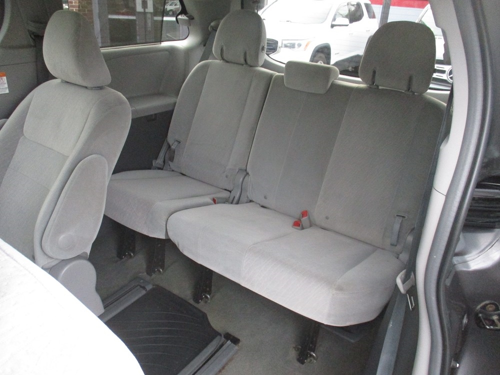 Toyota Sienna LE AWD 7-Passenger (Natl) 2017