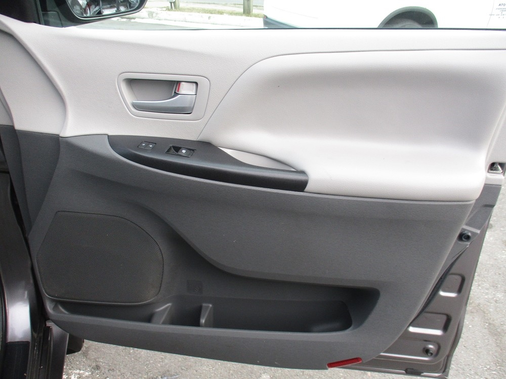 Toyota Sienna LE AWD 7-Passenger (Natl) 2017