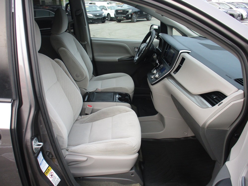 Toyota Sienna LE AWD 7-Passenger (Natl) 2017