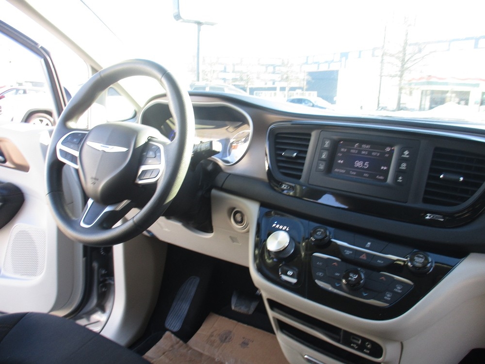 Chrysler Pacifica Touring FWD 2017