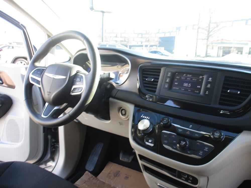 Chrysler Pacifica Touring FWD 2017