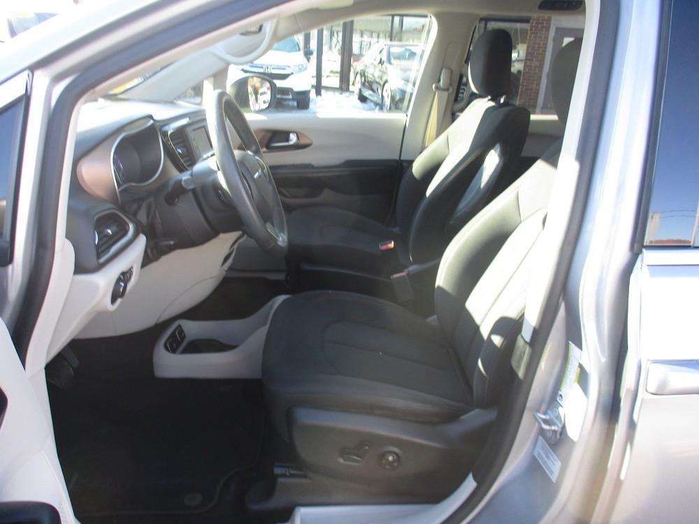 Chrysler Pacifica Touring FWD 2017