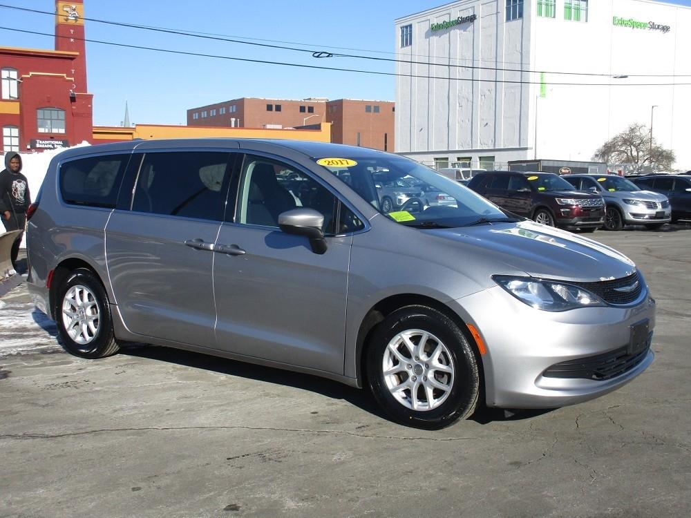 Chrysler Pacifica Touring FWD 2017