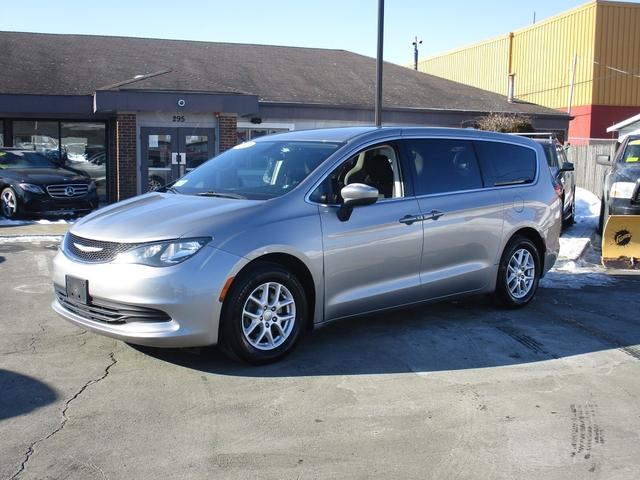 Black 2017 Chrysler Pacifica Touring FWD Minivan Front-Wheel Drive Automatic