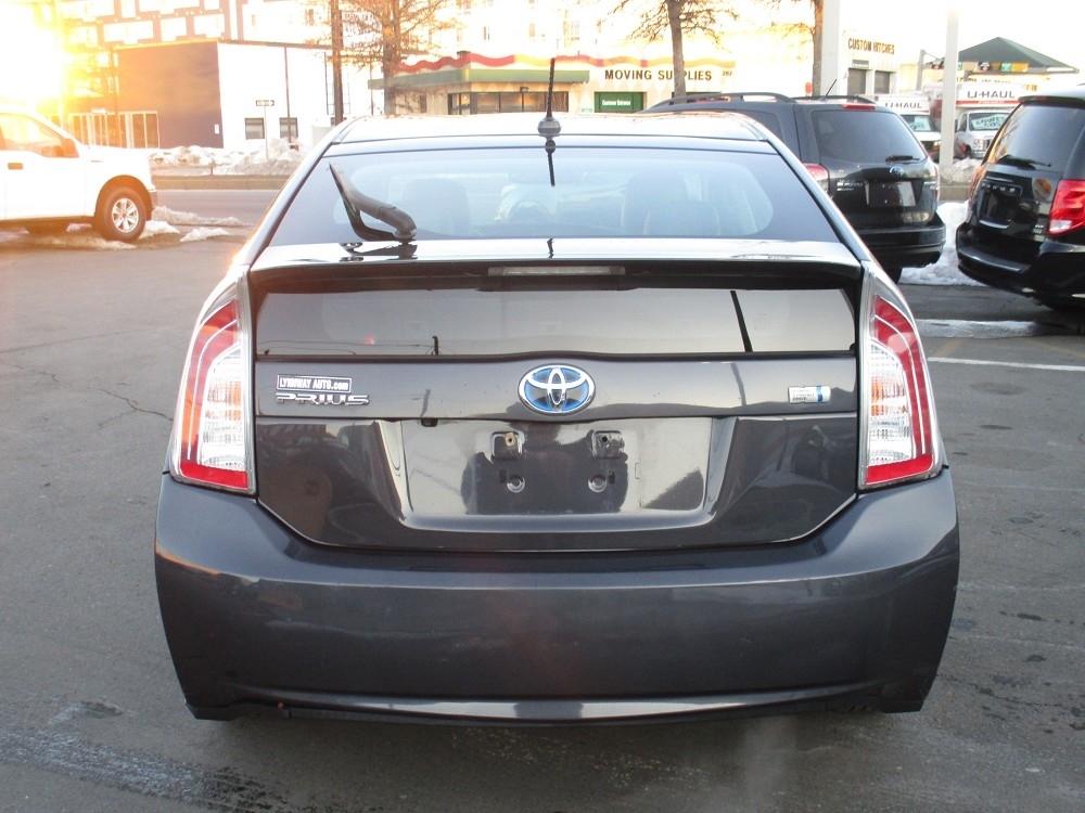 Toyota Prius 5dr HB Persona Series Special Edition (Natl) 2015