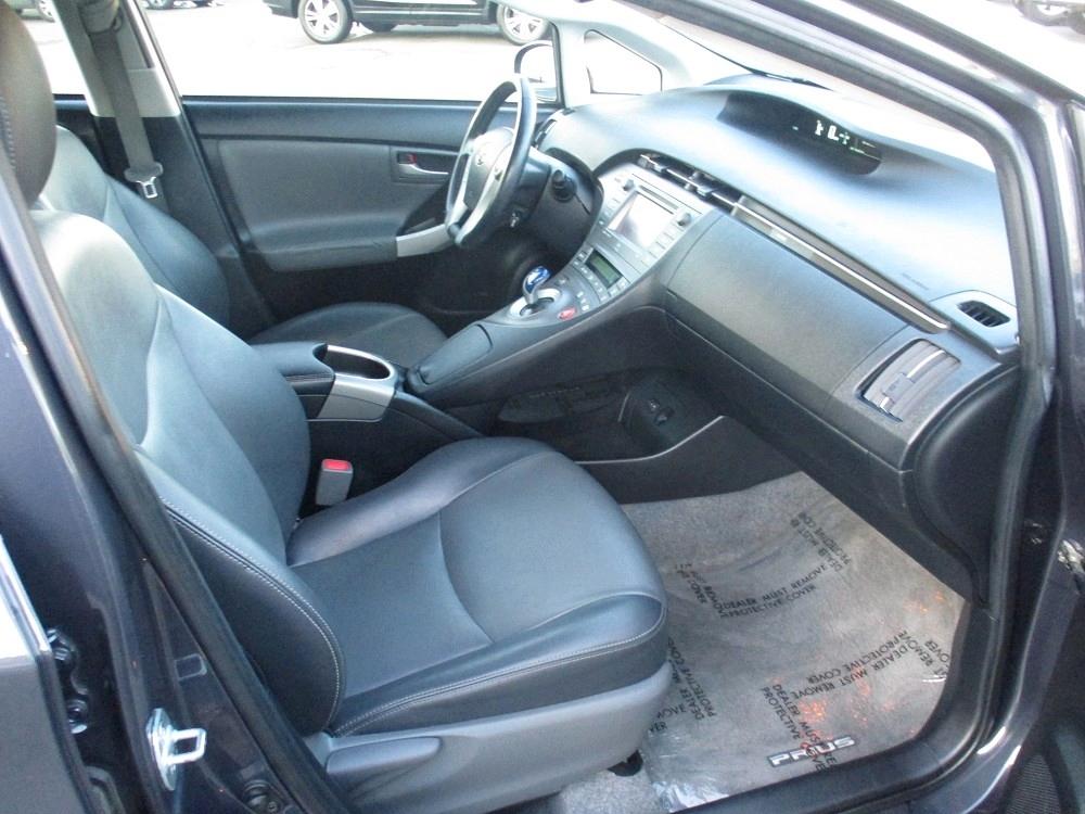 Toyota Prius 5dr HB Persona Series Special Edition (Natl) 2015