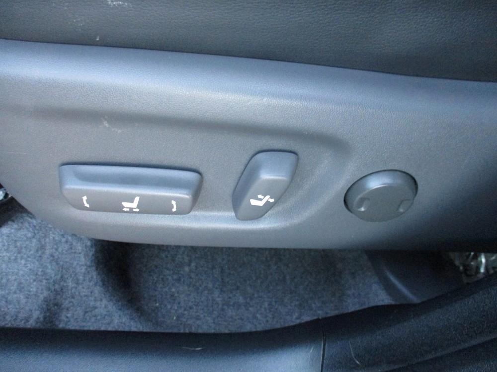 Toyota Prius 5dr HB Persona Series Special Edition (Natl) 2015