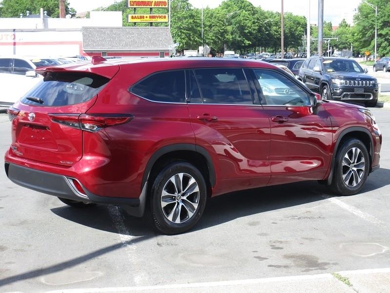 Toyota Highlander XLE AWD (Natl) 2022