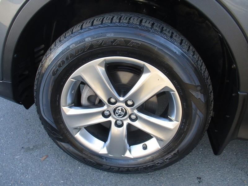 Toyota RAV4 AWD 4dr XLE (Natl) 2015