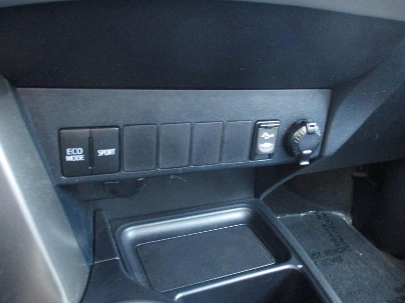 Toyota RAV4 AWD 4dr XLE (Natl) 2015