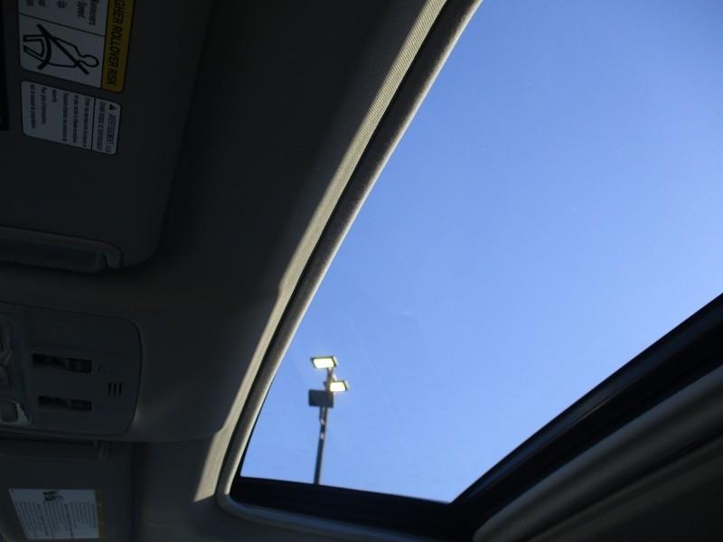 Toyota RAV4 AWD 4dr XLE (Natl) 2015