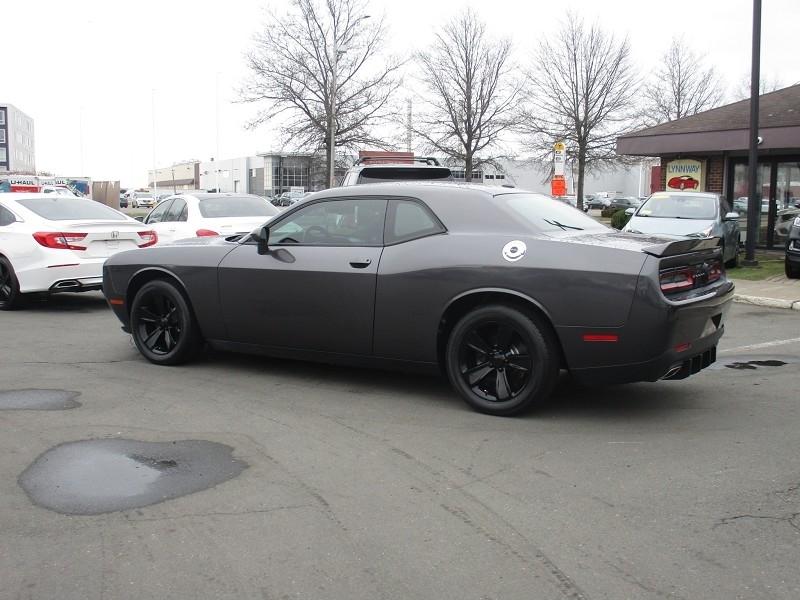 Dodge Challenger SXT RWD 2021