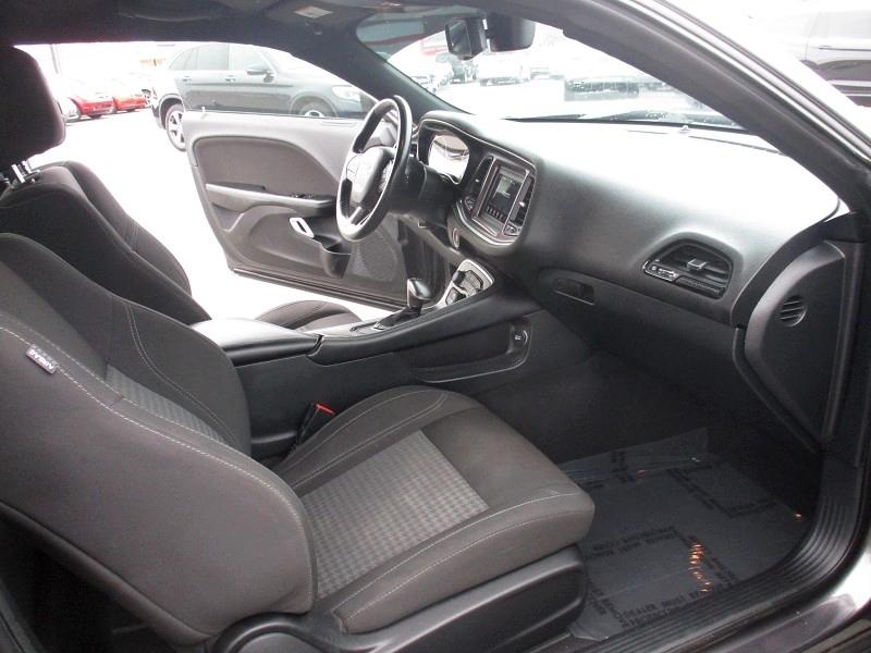 Dodge Challenger SXT RWD 2021