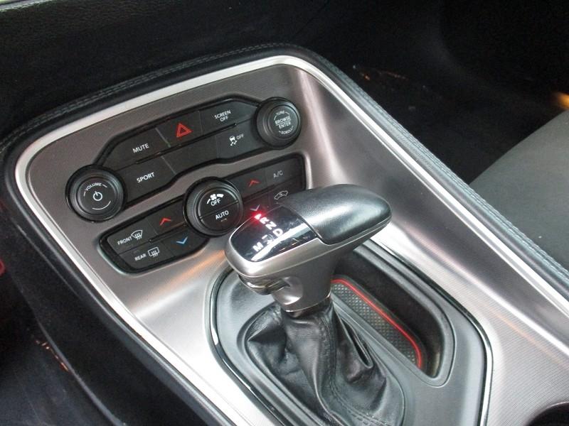 Dodge Challenger SXT RWD 2021