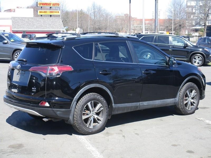 Toyota RAV4 XLE AWD (Natl) 2017
