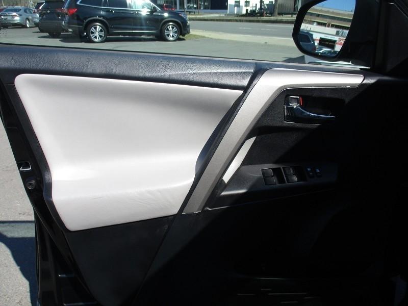 Toyota RAV4 XLE AWD (Natl) 2017