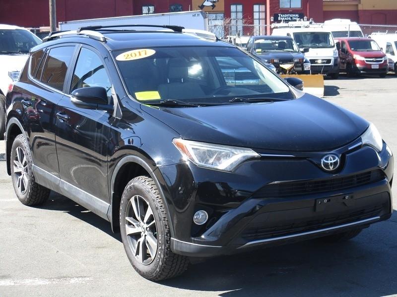 Toyota RAV4 XLE AWD (Natl) 2017