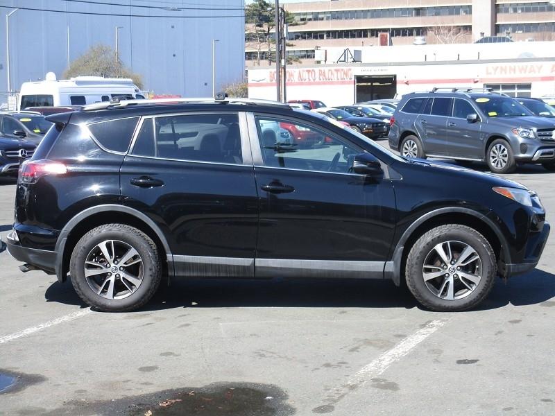 Toyota RAV4 XLE AWD (Natl) 2017