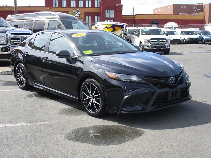 Toyota Camry Hybrid SE CVT (Natl) 2022