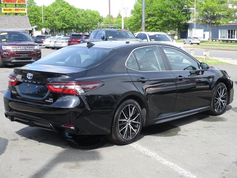 Toyota Camry Hybrid SE CVT (Natl) 2022