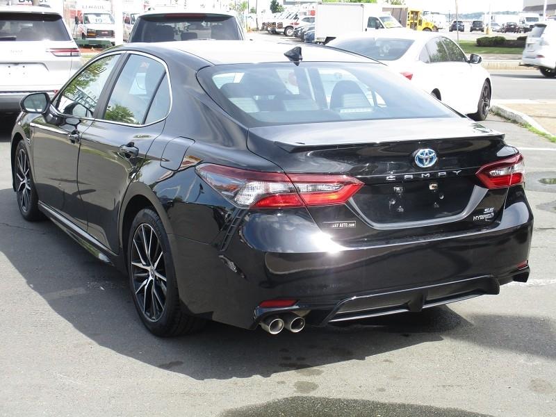 Toyota Camry Hybrid SE CVT (Natl) 2022