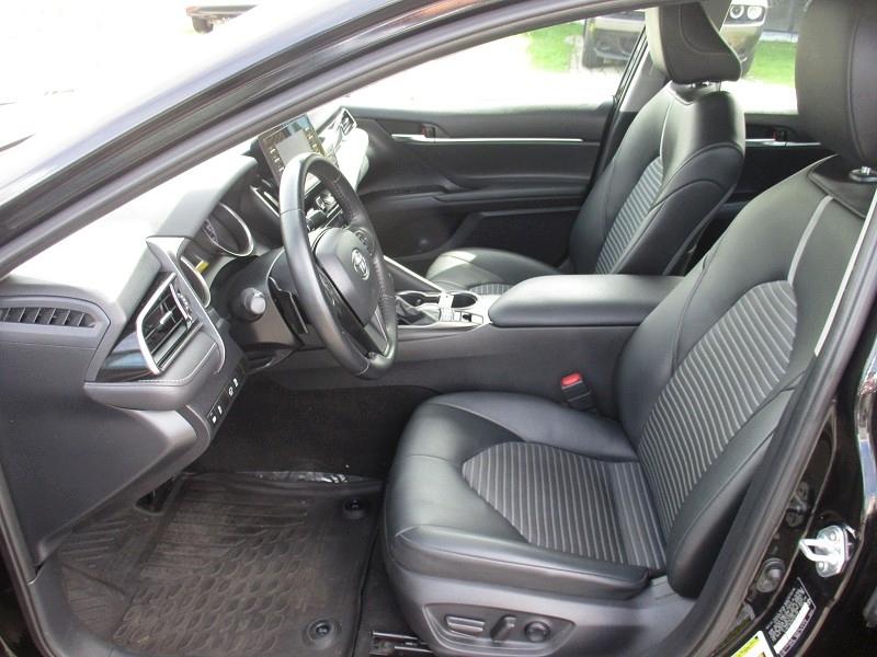 Toyota Camry Hybrid SE CVT (Natl) 2022