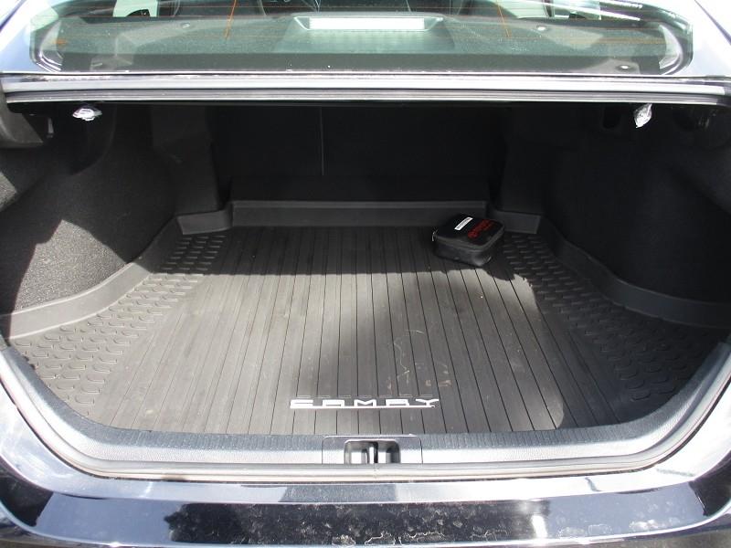 Toyota Camry Hybrid SE CVT (Natl) 2022