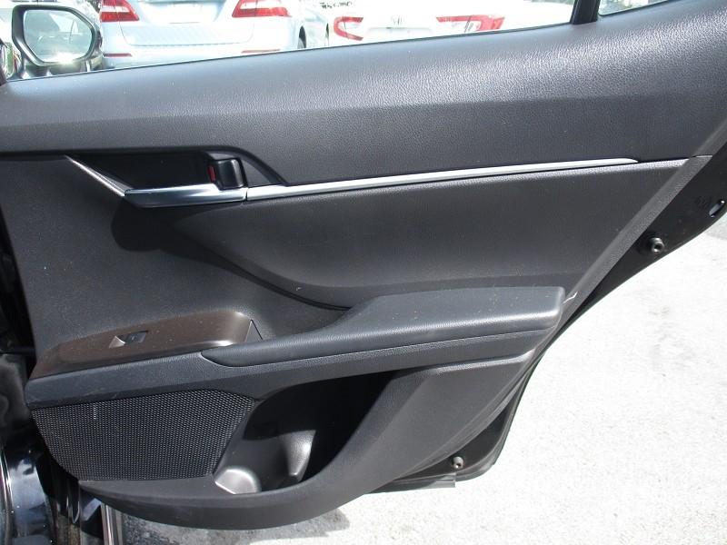 Toyota Camry Hybrid SE CVT (Natl) 2022