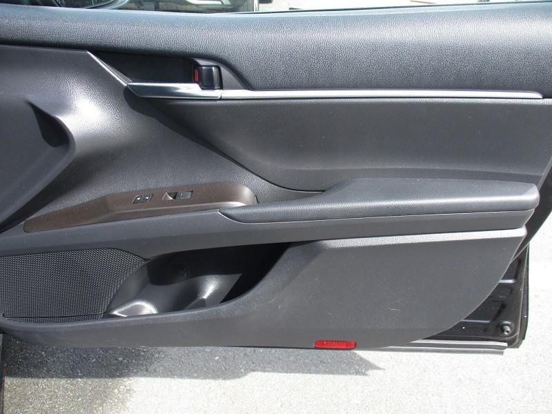 Toyota Camry Hybrid SE CVT (Natl) 2022