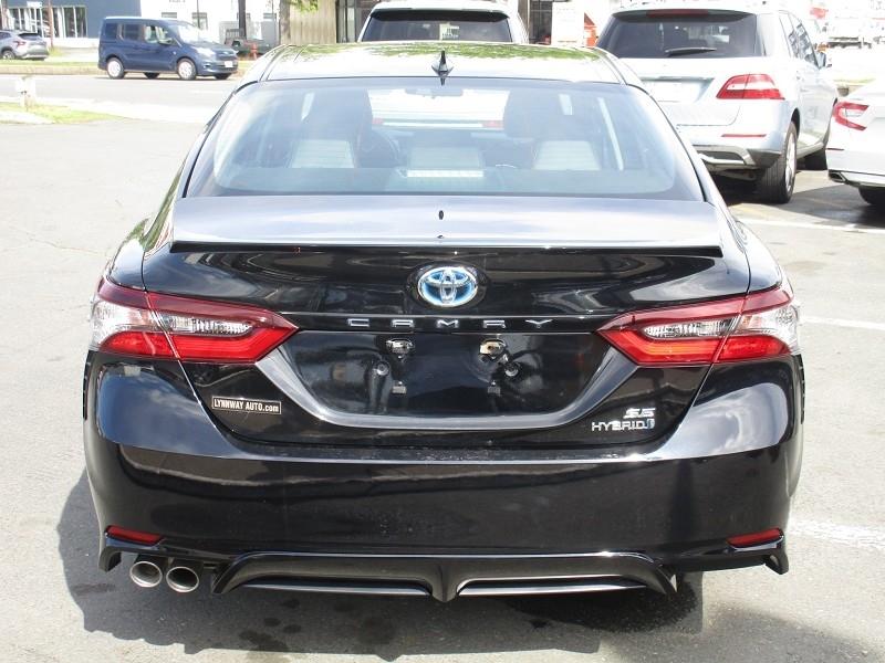 Toyota Camry Hybrid SE CVT (Natl) 2022