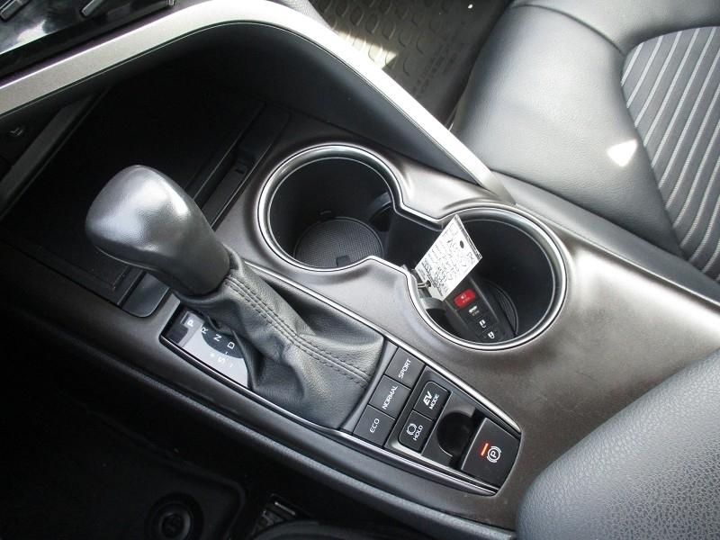 Toyota Camry Hybrid SE CVT (Natl) 2022