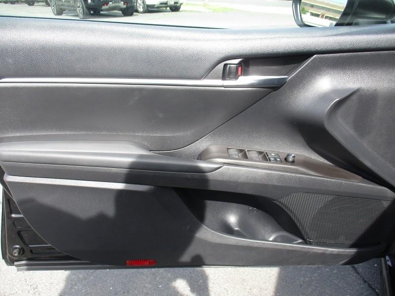 Toyota Camry Hybrid SE CVT (Natl) 2022