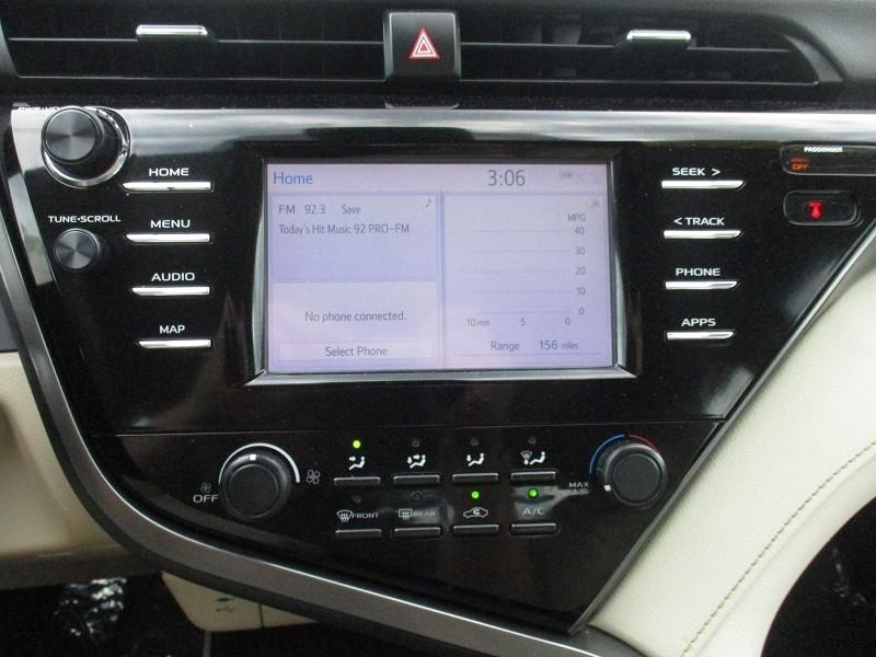 Toyota Camry XLE Auto (Natl) 2019