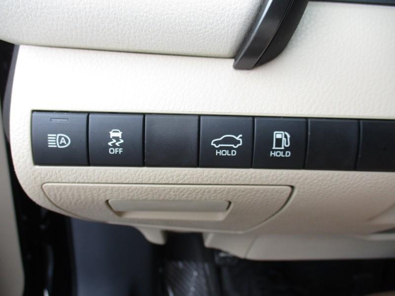 Toyota Camry XLE Auto (Natl) 2019