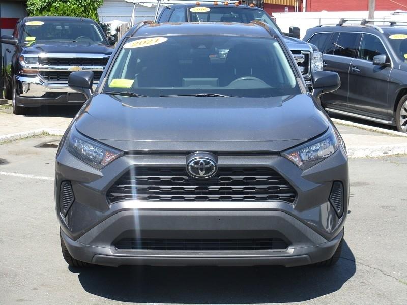 Toyota RAV4 LE AWD (Natl) 2021