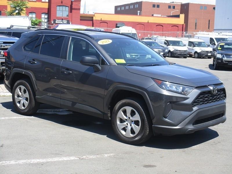 Toyota RAV4 LE AWD (Natl) 2021