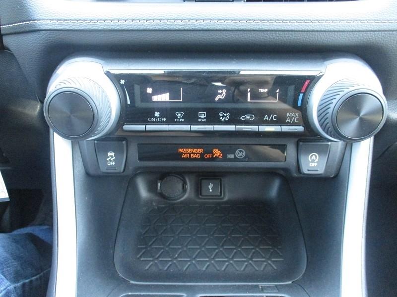 Toyota RAV4 LE AWD (Natl) 2021