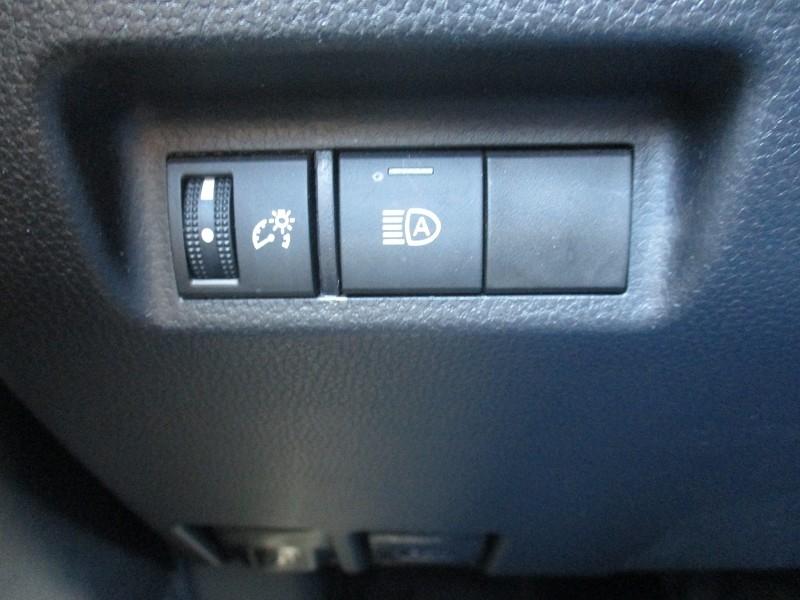 Toyota RAV4 LE AWD (Natl) 2021