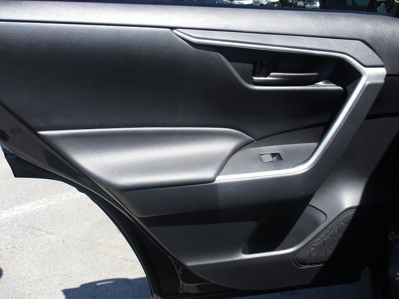 Toyota RAV4 LE AWD (Natl) 2021