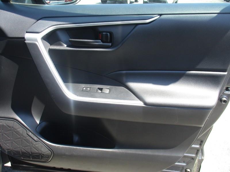 Toyota RAV4 LE AWD (Natl) 2021
