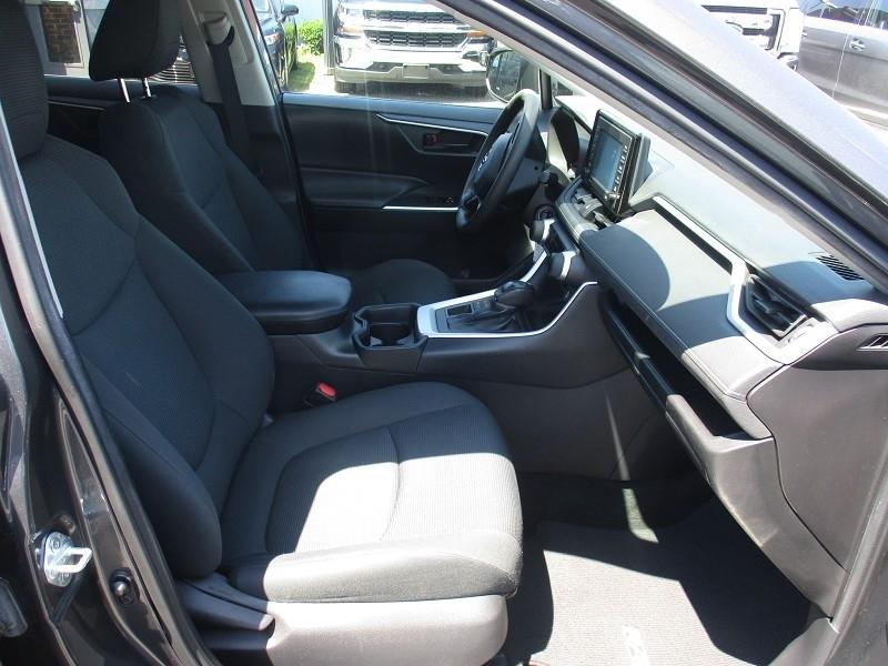 Toyota RAV4 LE AWD (Natl) 2021