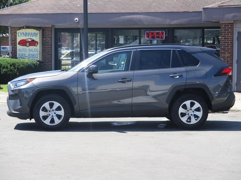 Toyota RAV4 LE AWD (Natl) 2021