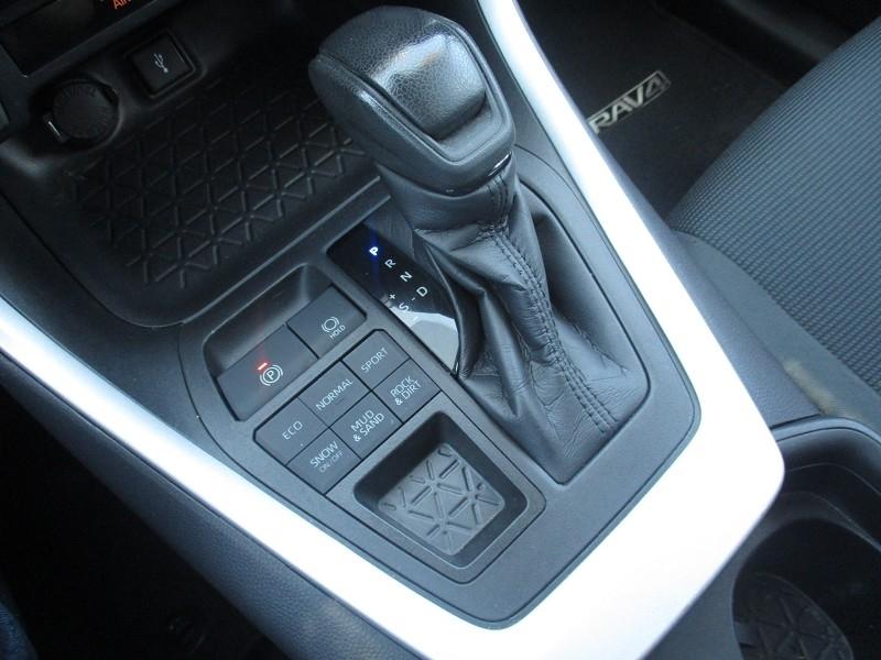 Toyota RAV4 LE AWD (Natl) 2021