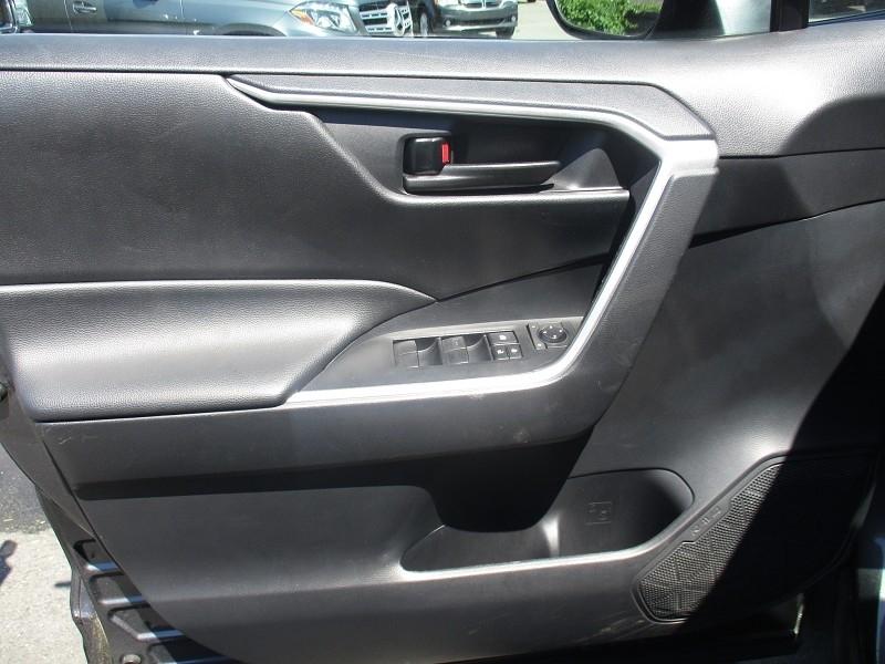 Toyota RAV4 LE AWD (Natl) 2021