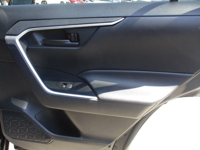 Toyota RAV4 LE AWD (Natl) 2021