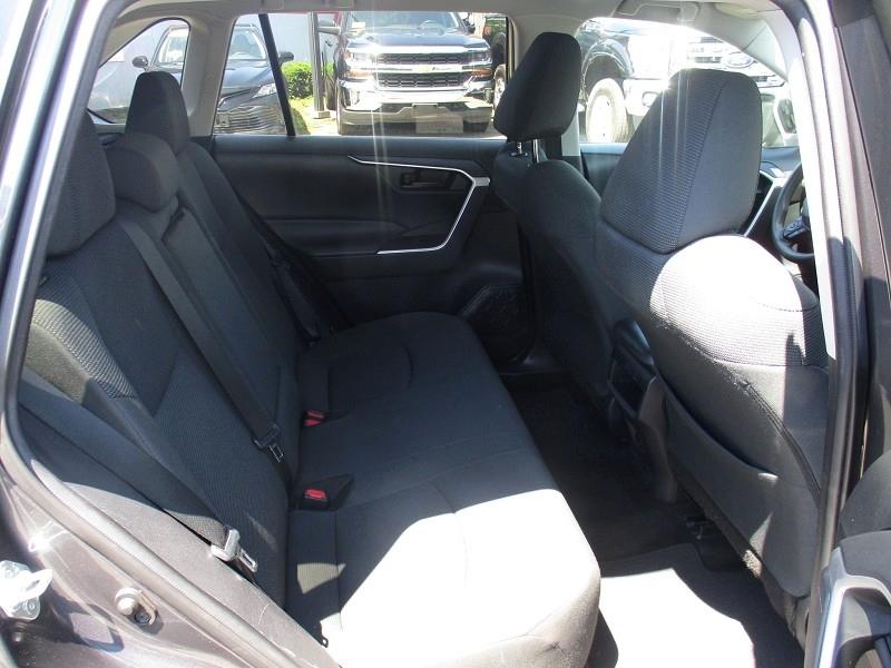Toyota RAV4 LE AWD (Natl) 2021